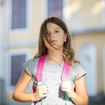 Dauntless Counseling Anxiety & OCD Therapy for Kids & Teens - Image of a girl with a backpack on