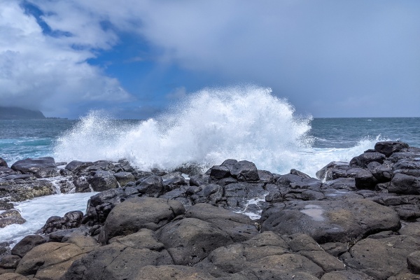 Dauntless Phobia Counseling Sacramento - Image of a wave crashing up on the rocks